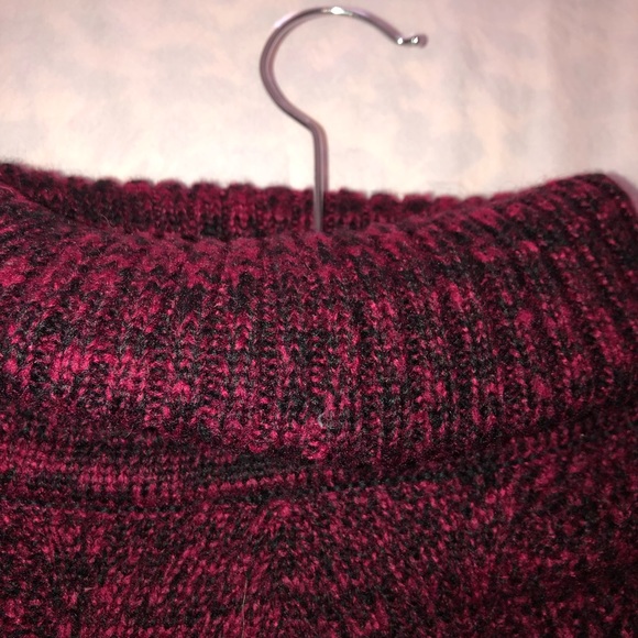 Cozy & stylish red poncho! - Picture 3 of 7